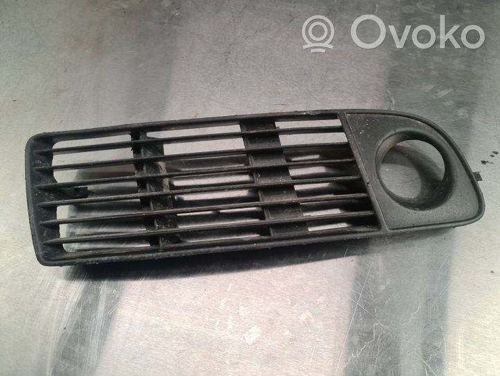 Audi A6 S6 C5 4B Grille antibrouillard avant 4B0807682M