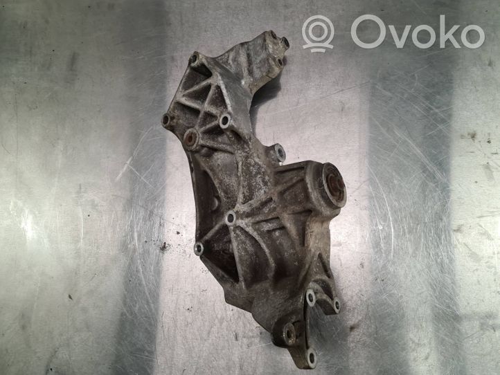 Audi A4 S4 B5 8D Soporte del alternador 058145523