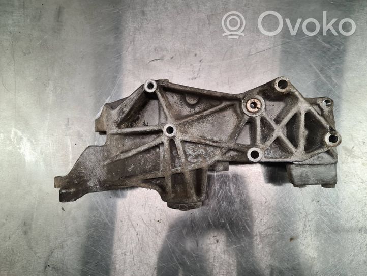 Audi A4 S4 B5 8D Supporto del generatore/alternatore 058145523