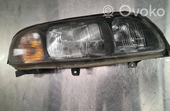 Volvo S60 Lampa przednia 8693588