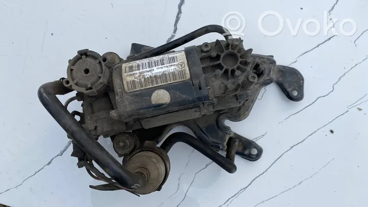 Mercedes-Benz E W211 Ilmajousituksen kompressoripumppu A2113201843