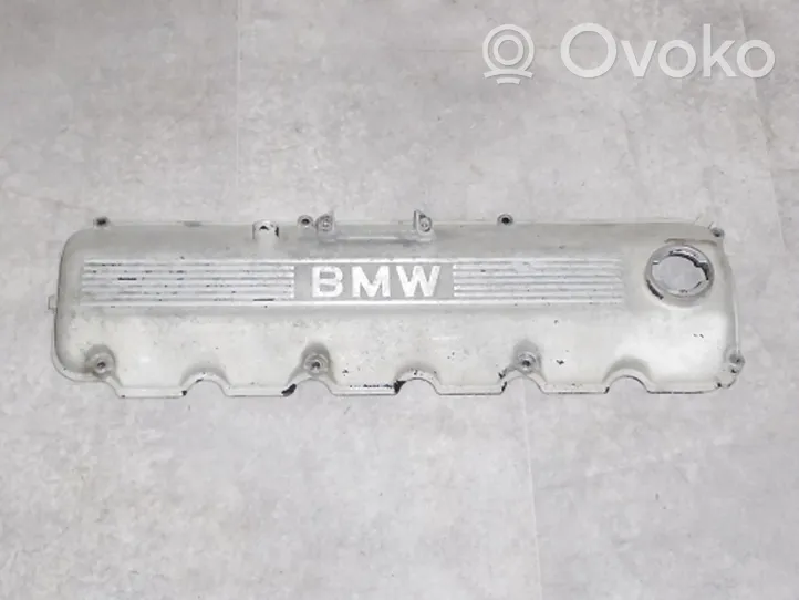 BMW 3 E30 Pokrywa zaworów 11121713116