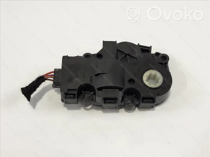 BMW 5 G30 G31 Motorino attuatore ricircolo aria dell’A/C 64119384023