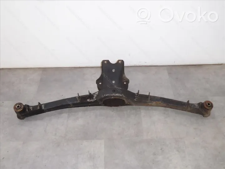 BMW 3 E30 Rama pomocnicza tylna 33311135456