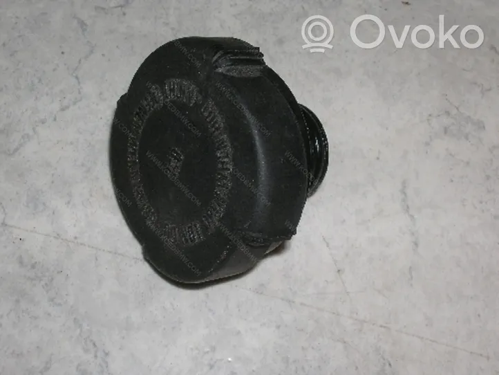 BMW 3 E30 Vase d'expansion / bouchon de réservoir de liquide de refroidissement 17137639023