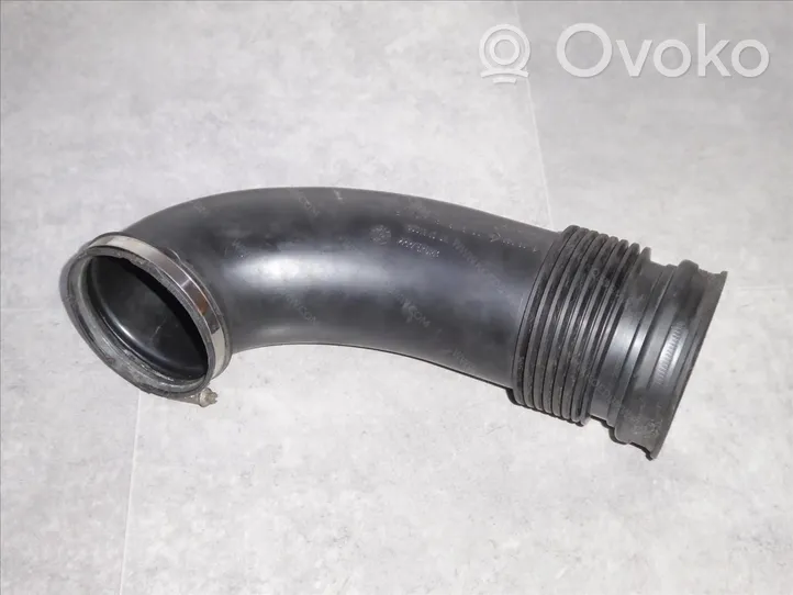 BMW 5 E60 E61 Tuyau sous vide 13717521024