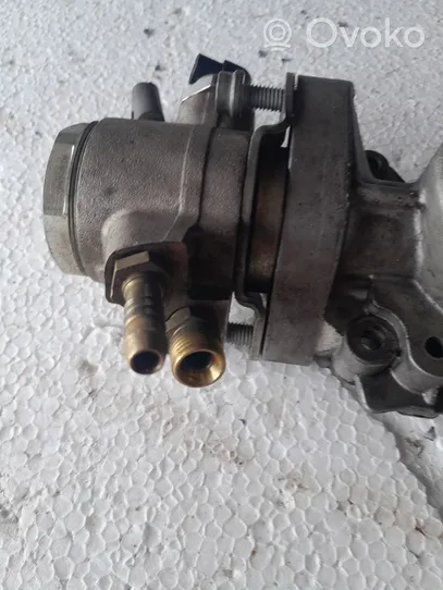 Audi A6 C7 Polttoaineen ruiskutuksen suurpainepumppu 06E103535A