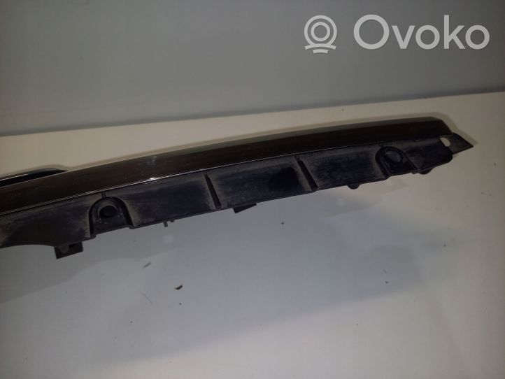 Honda FR-V Grille calandre supérieure de pare-chocs avant 