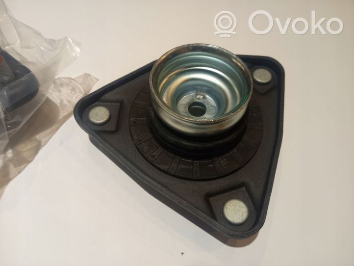 Hyundai i30 Staffa di rinforzo per l’ammortizzatore anteriore 54610A5000