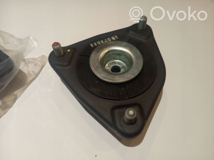 Hyundai i30 Staffa di rinforzo per l’ammortizzatore anteriore 54610A5000