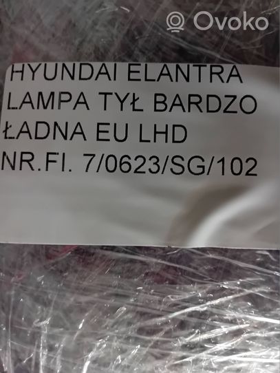 Hyundai Elantra VI Galinis žibintas kėbule 92401F2500