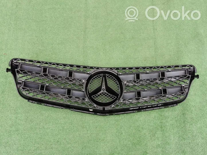 Mercedes-Benz C AMG W204 Etupuskurin ylempi jäähdytinsäleikkö A2048880160