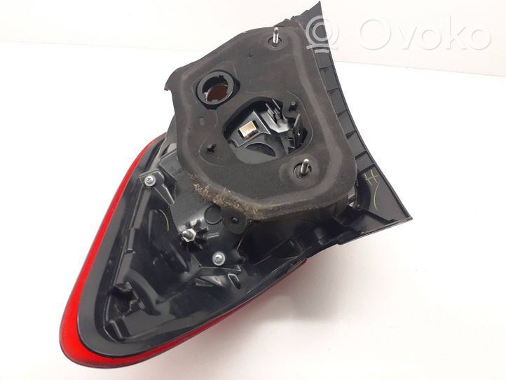 Toyota Yaris Luci posteriori del portellone del bagagliaio 