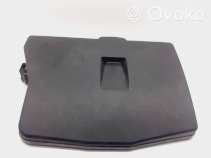 Toyota Avensis T270 Coperchio scatola dei fusibili 8266205170