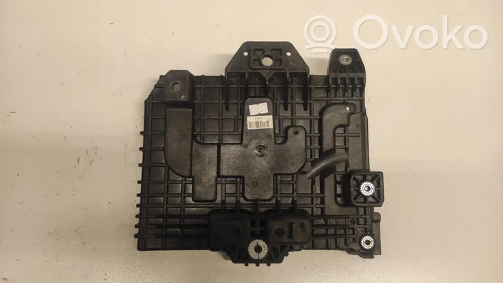 Hyundai i20 (BC3 BI3) Support boîte de batterie 37150-Q0000