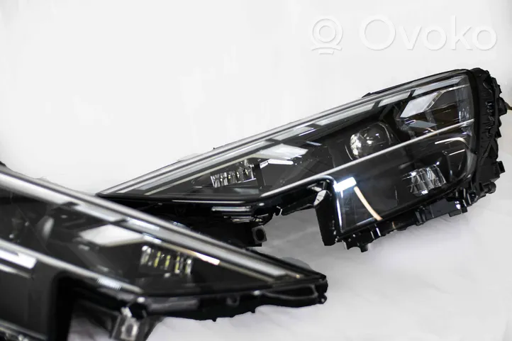 Audi Q8 Lot de 2 lampes frontales / phare 6E0196887