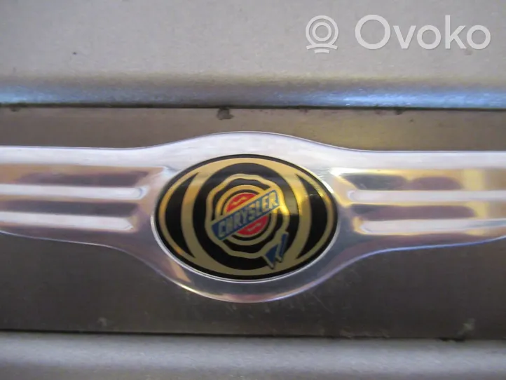 Chrysler 300 - 300C Osłona górna silnika 
