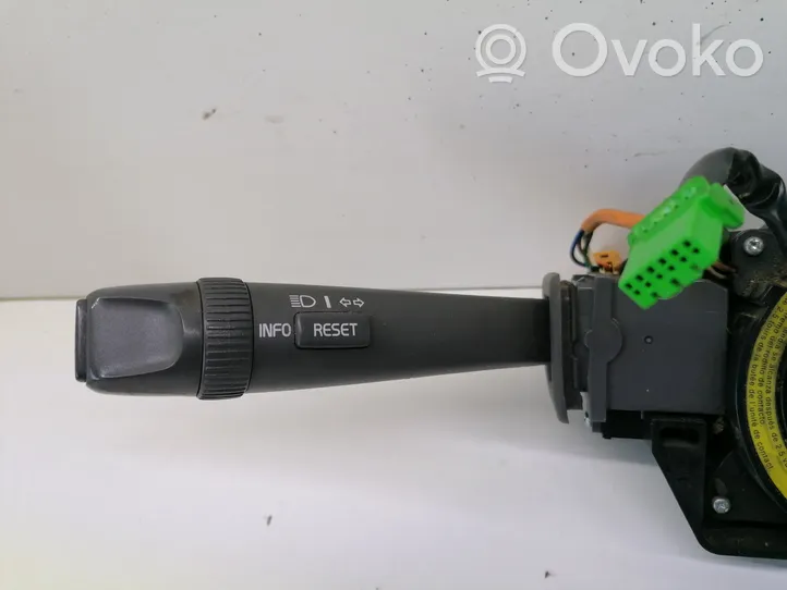 Volvo V70 Interruptor/palanca de limpiador de luz de giro 8666599
