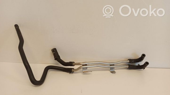 Audi A3 8Y Tubo flessibile del liquido di raffreddamento del motore 05C122447Q