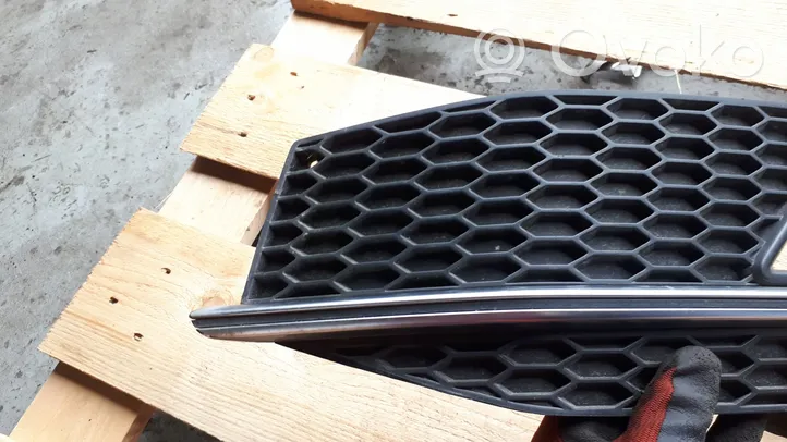 Audi A4 S4 B8 8K Grille inférieure de pare-chocs avant 8K0807681L