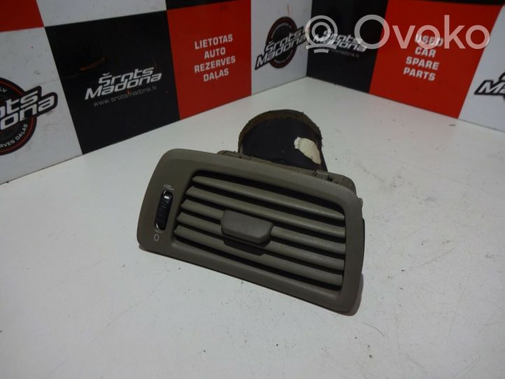 Volvo V70 Lango oro grotelės 3409375