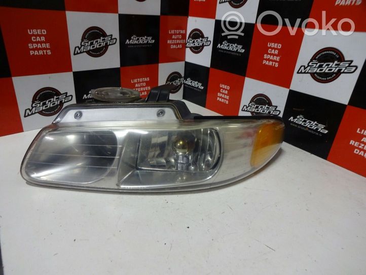 Chrysler Town & Country III Lampa przednia 