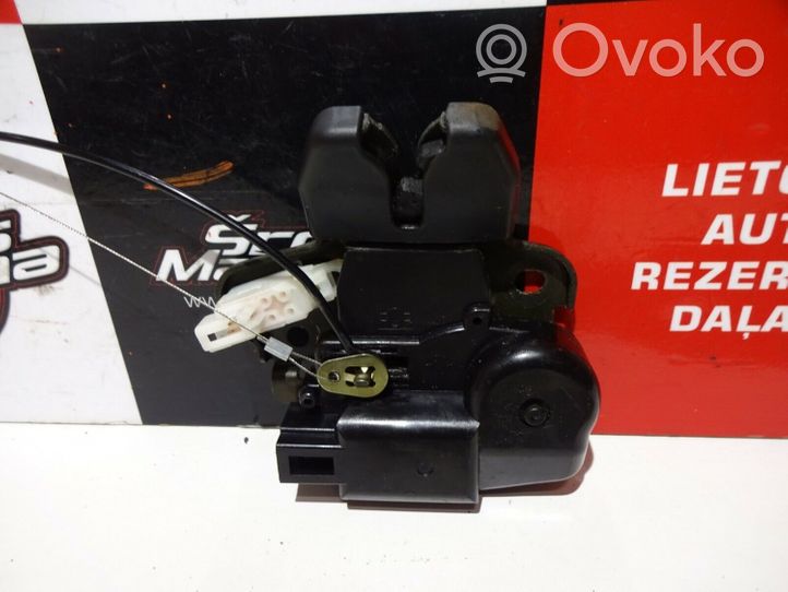 Infiniti G35 Tailgate lock latch 