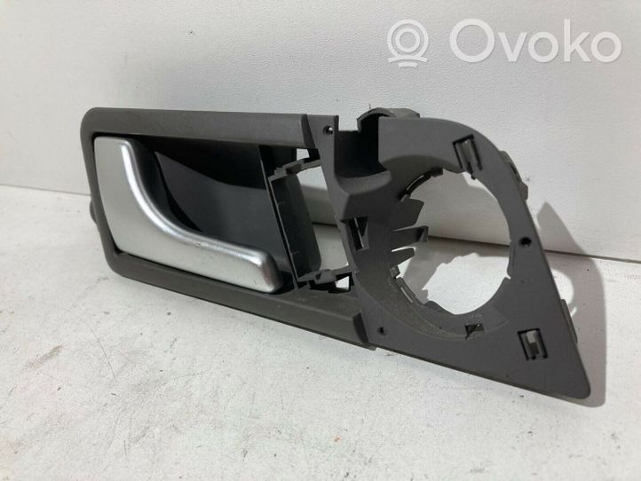 Audi A2 Poignée inférieure de porte avant 8Z0837019