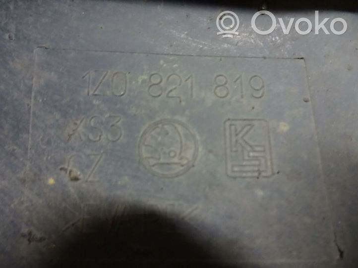 Skoda Octavia Mk2 (1Z) Chlpacze przednie 1Z0821819