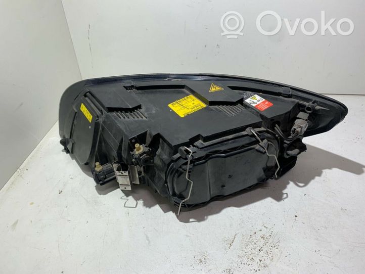 Volvo V50 Lampa przednia 30698896