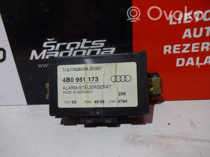 Audi A4 S4 B5 8D Hälytyksen ohjainlaite/moduuli 4B0951173