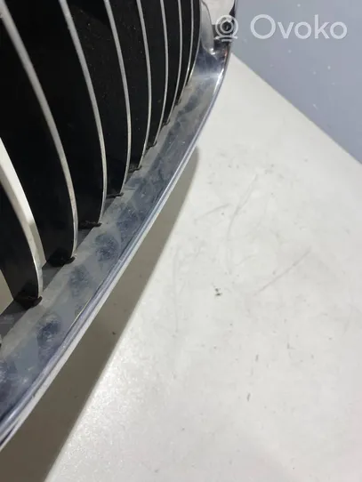 BMW 5 E60 E61 Maskownica / Grill / Atrapa górna chłodnicy 7065702