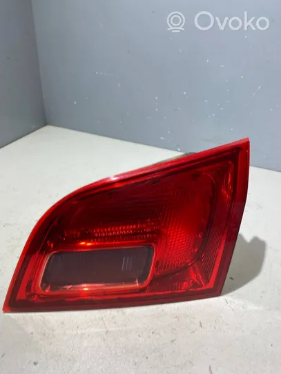 Opel Astra J Luci posteriori del portellone del bagagliaio 13282247