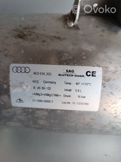 Audi A8 S8 D3 4E Ilmajousituksen painesäiliö 4E0616203
