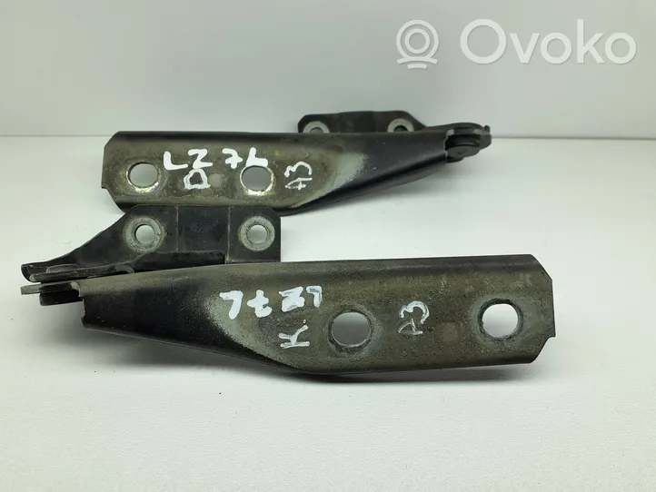 Audi A3 S3 A3 Sportback 8P Engine bonnet/hood hinges 8p0823301