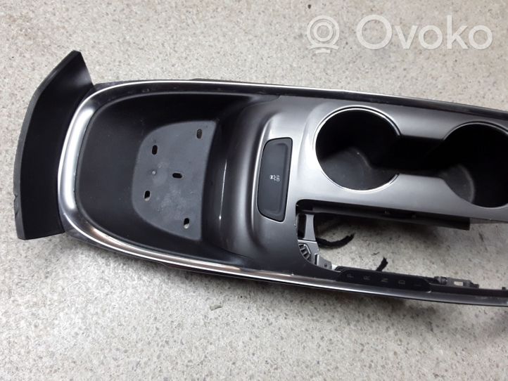 Chevrolet Malibu Center console 84020390