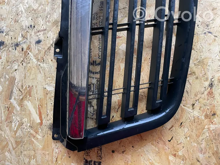 Opel Movano B Front bumper upper radiator grill 623108942R