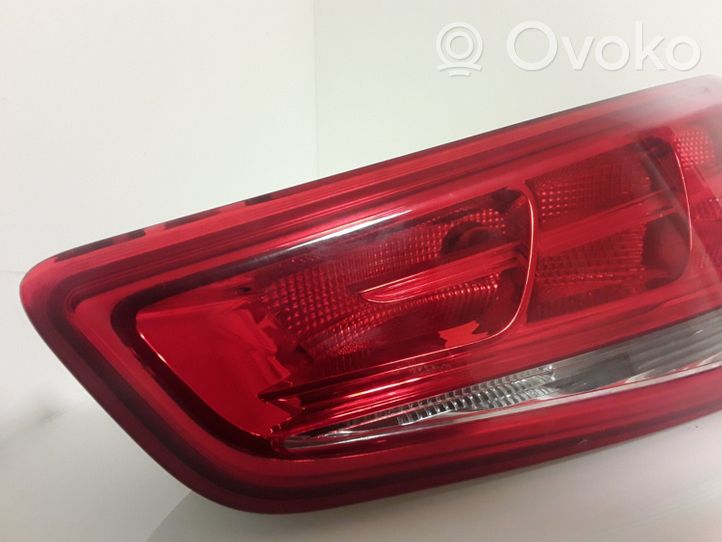 Audi Q3 8U Aizmugurējais lukturis virsbūvē 