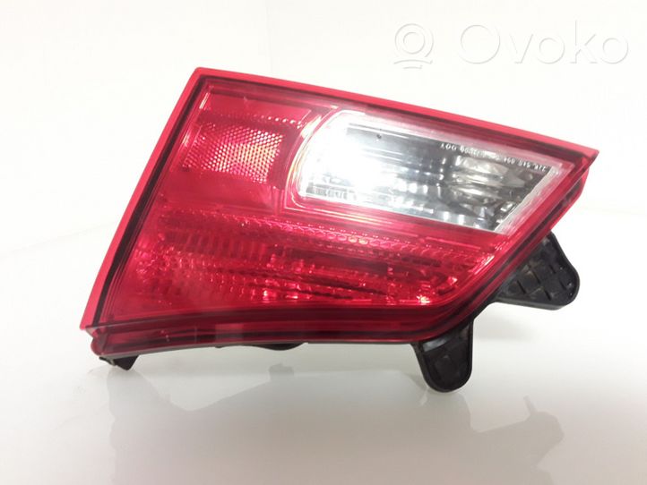 Subaru Outback Lampy tylnej klapy bagażnika 