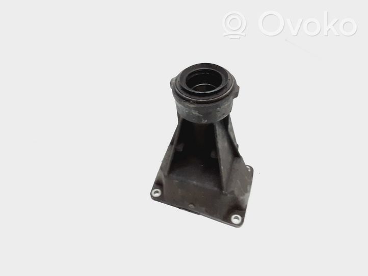 BMW X5 E53 Staffa del cuscinetto di supporto dell’albero di trasmissione 7503116