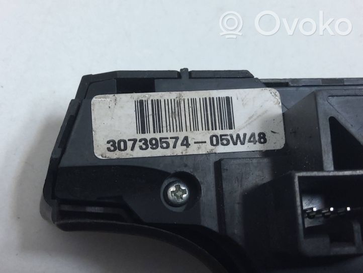 Volvo V70 Pulsanti/interruttori sul volante 30739574