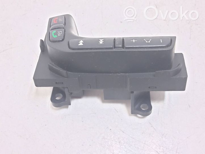 Volvo V70 Pulsanti/interruttori sul volante 30739574