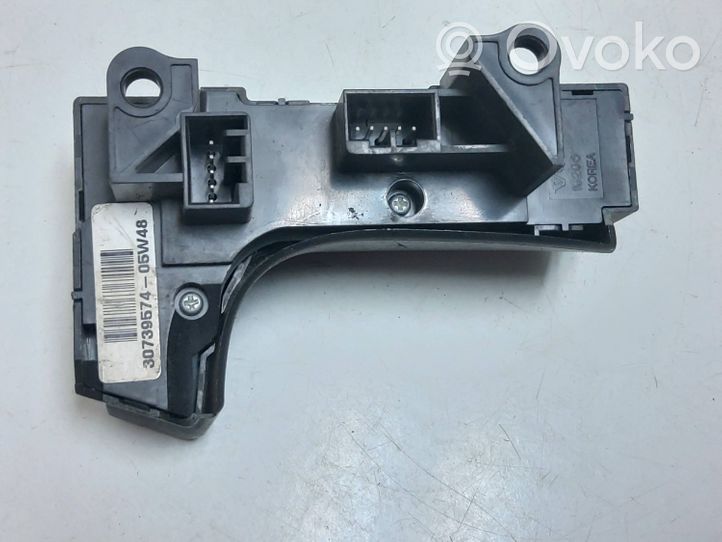 Volvo V70 Pulsanti/interruttori sul volante 30739574