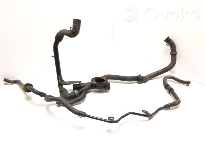 Volkswagen Touran II Tuyau de liquide de refroidissement moteur 03L121131AA