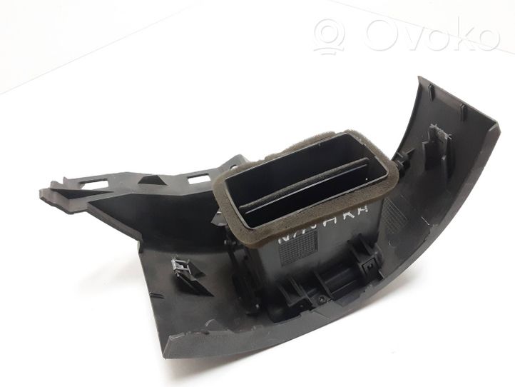 Nissan Navara D40 Copertura griglia di ventilazione laterale cruscotto 68134EB312