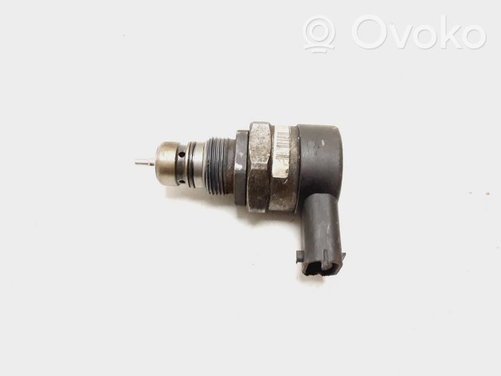 Volvo XC90 Fuel pressure regulator 30777576