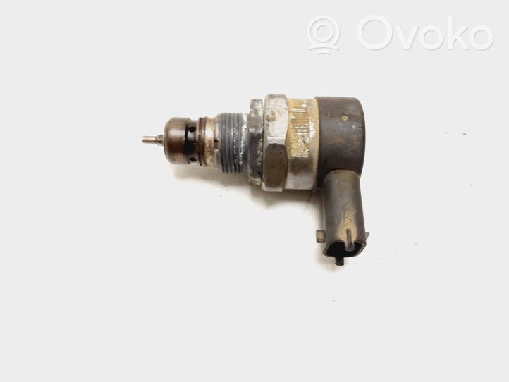 Volvo XC90 Regulator ciśnienia paliwa 30750409