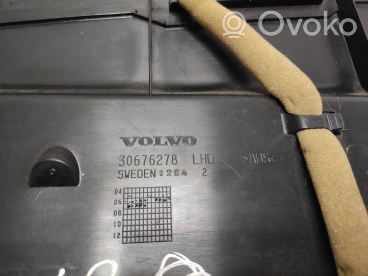 Volvo XC70 Hansikaslokerosarja 30676278