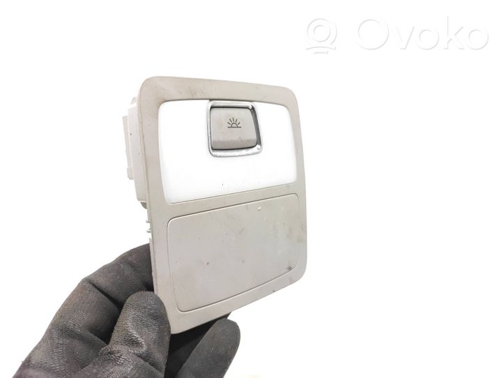 Audi Q7 4L Lampka podsufitki tylna 4L0947164A