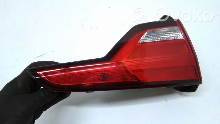 Audi A4 S4 B9 Lampy tylnej klapy bagażnika 8W9945075